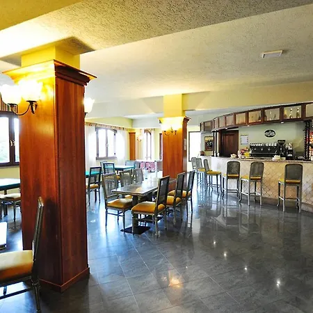 Hotell Leo 4*