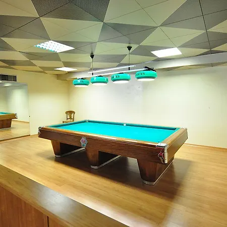 Leo Hotel 4*