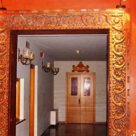 Leo Hotel