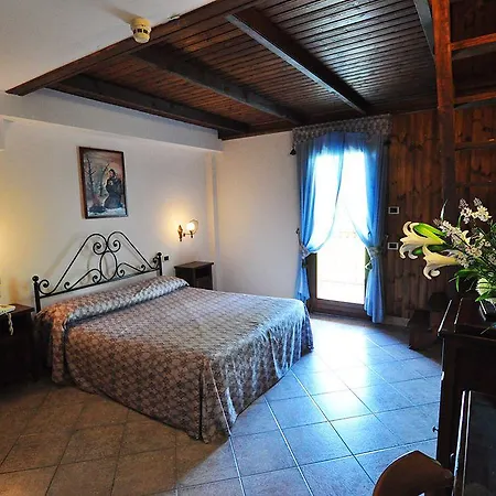 Leo Hotel 4*